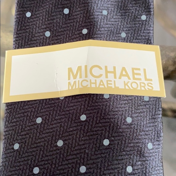 Tie - Picture 2 of 4